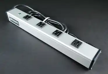 Legrand UL1090BC Wiremold Plug-In Outlet Center Unit 120V 15A 4 O/L 6' Cord