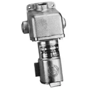 Appleton CES-3034 CES 3-Phase Feed Through Grounding Style 2