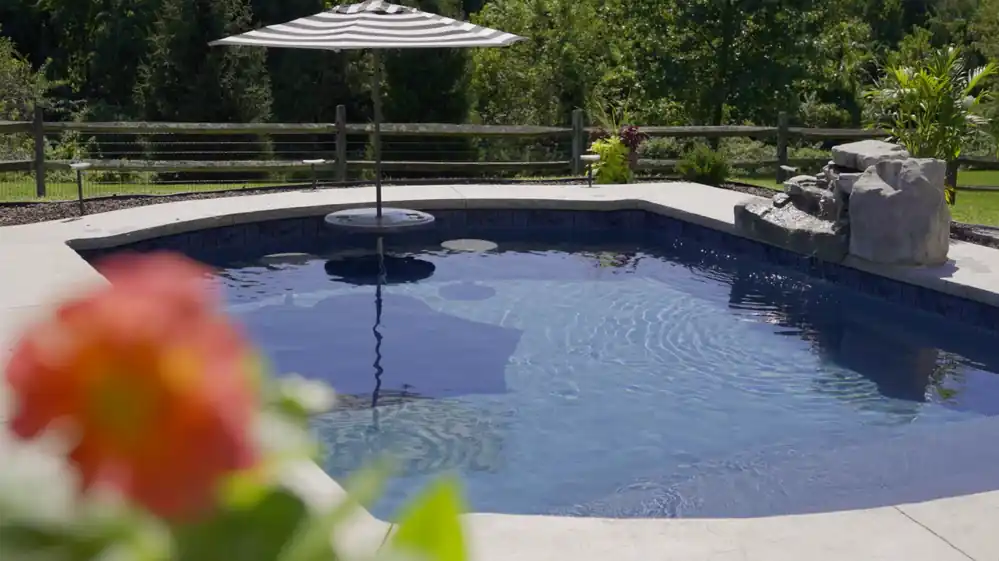 CARDINAL POOLS CRW-C090X6X1 CARDINAL CR WHITE 9' RAD X 6' - 1PC BULLNOSE COPING CRW-C090X6X1