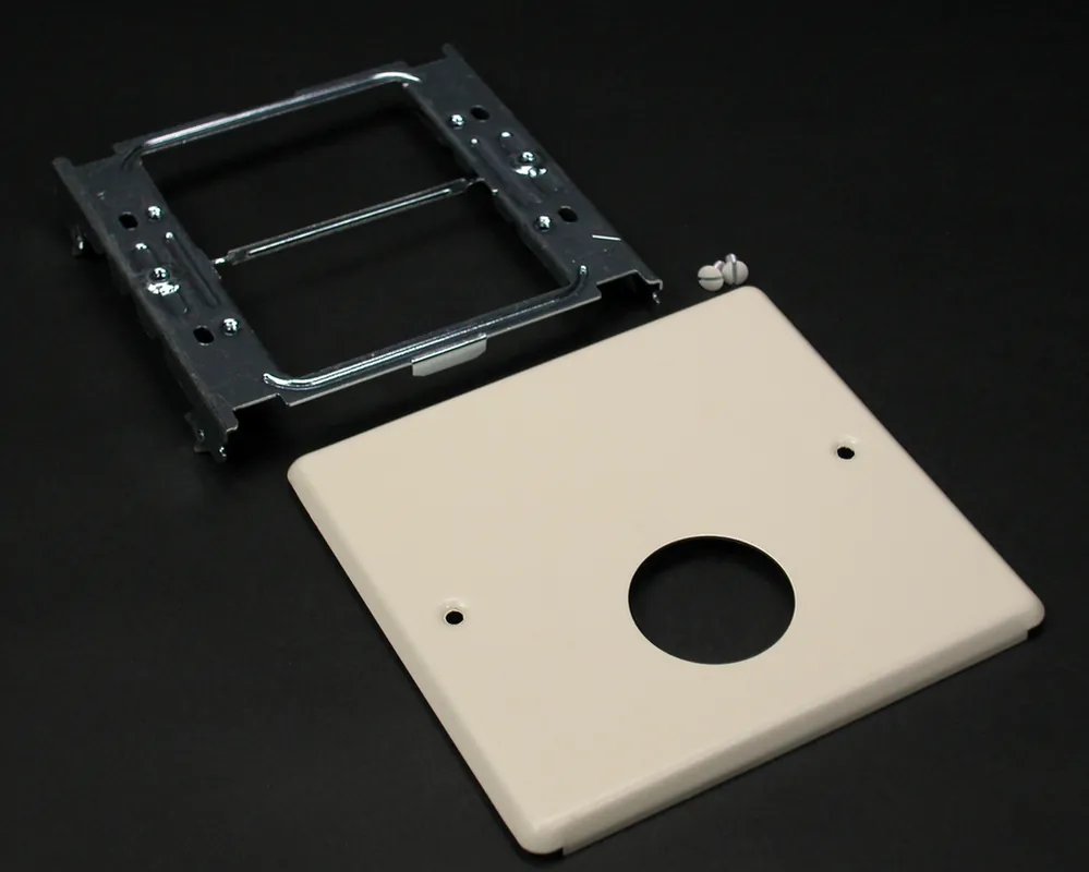 Legrand V4047AX Wiremold 4-3/4 x 5-1/8 Ivory Steel Multiple Channel Raceway 2-Gang Cover 1-Round Opening