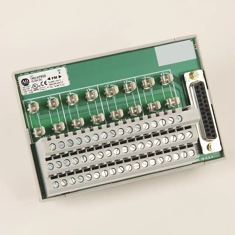 Rockwell Automation 1492-AIFM8-3 Feed-Through 8 Channel Analog IFM